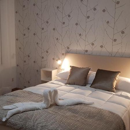 Apartamentos Shalom รีบาเดโอ ภายนอก รูปภาพ